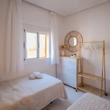 En Con Piscina Y A 100 Metros De La Playa Appartement